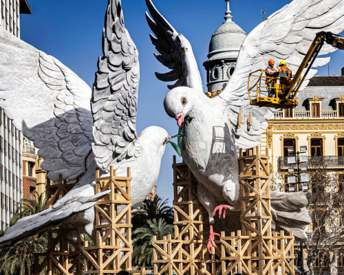 Falla del Ayuntamiento de Valencia construida con NEOPS