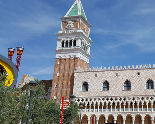 Parque Temático Ferrari construido con poliestireno expandido